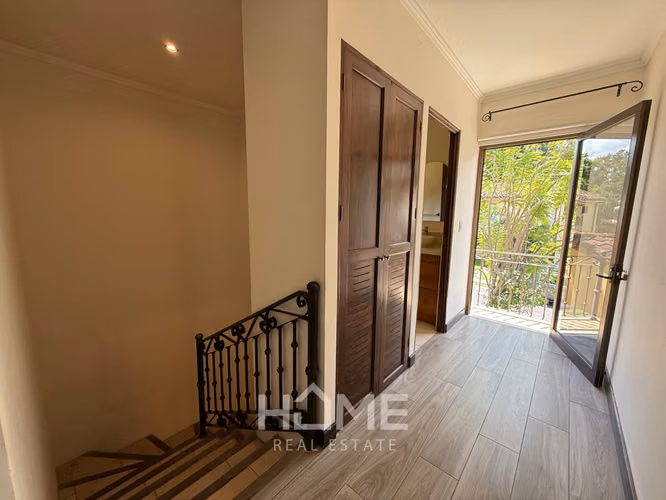 Alquiler de Casa Grande con Jardin en Santa Ana - Imagen 12