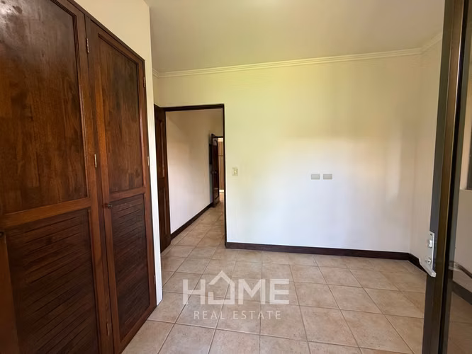 Alquiler de Casa Grande con Jardin en Santa Ana - Imagen 13