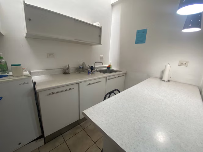Se alquila local comercial /oficina en Curridabat (AD)