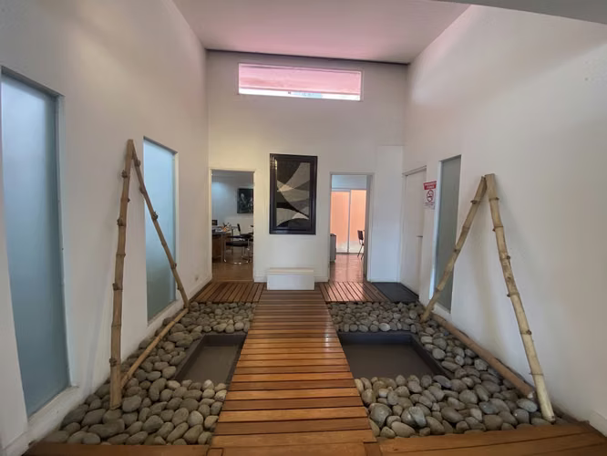 Se alquila local comercial /oficina en Curridabat (AD)