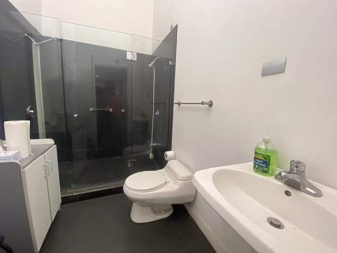 Se alquila local comercial /oficina en Curridabat (AD)