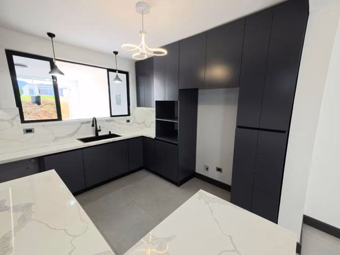 Casa Nueva de Lujo en Moravia | 220 m² Construcción | 175 Millones ( JS 1322 28) - Imagen 2