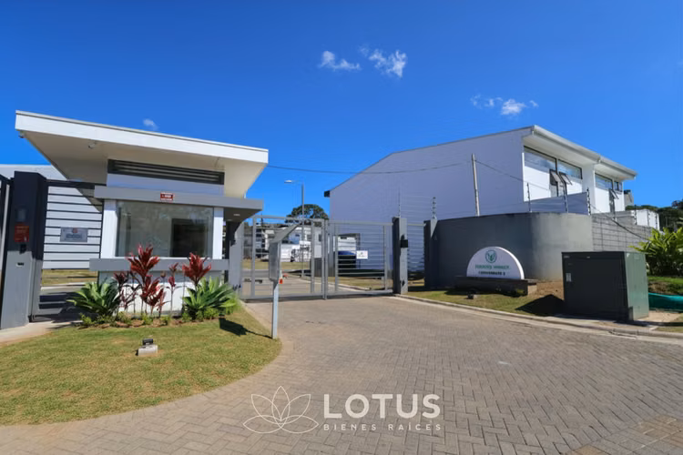 Lote esquinero plano en Condominio La Floresta, CÓDIGO AJ053 - Imagen 7