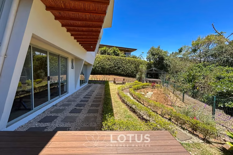 Casa de Lujo en Condominio Hacienda Gregal, Curridabat, CÓDIGO AJ059