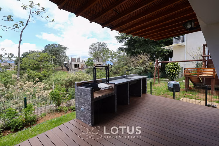Casa de Lujo en Condominio Hacienda Gregal, Curridabat, CÓDIGO AJ059