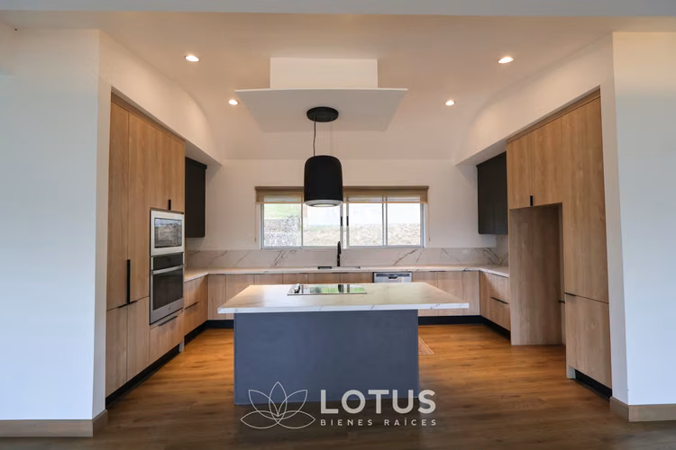 Casa de Lujo en Condominio Hacienda Gregal, Curridabat, CÓDIGO AJ059