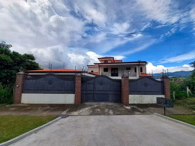 H.A.26-693 Se vende gran casa en San Miguel, Santo Domingo, Heredia