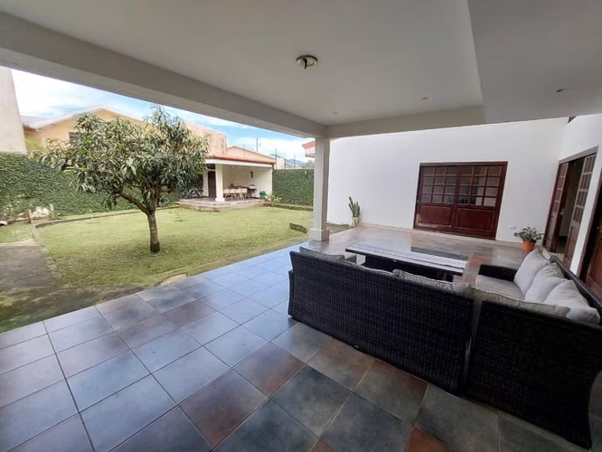 H.A.26-693 Se vende gran casa en San Miguel, Santo Domingo, Heredia