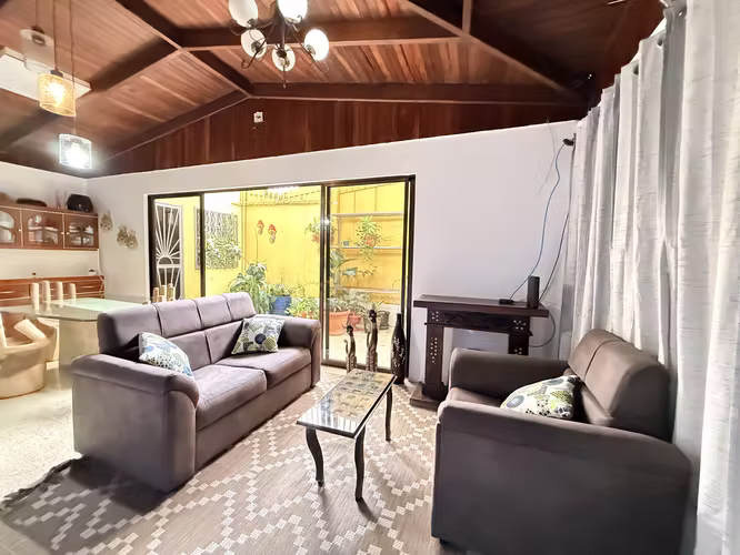 Venta de Casa más apartamentos en Guapiles Pococi FINANCIAMIENTO DIRECTO - Imagen 2