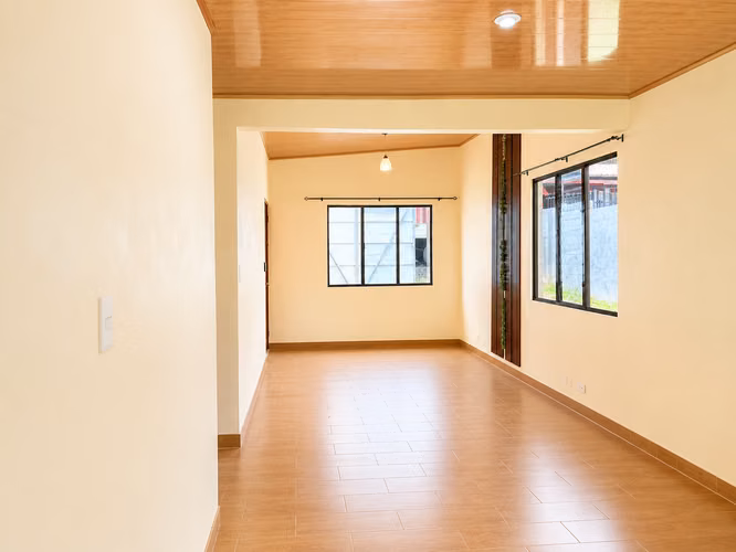 OPORTUNIDAD SE VENDE CASA EN OROTINA – CON USO DE SUELO MIXTO