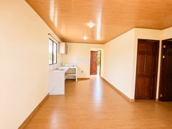 OPORTUNIDAD SE VENDE CASA EN OROTINA – CON USO DE SUELO MIXTO