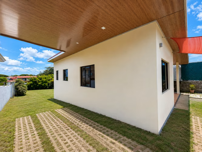 OPORTUNIDAD SE VENDE CASA EN OROTINA – CON USO DE SUELO MIXTO