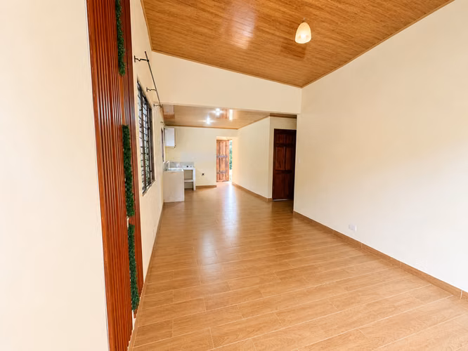 OPORTUNIDAD SE VENDE CASA EN OROTINA – CON USO DE SUELO MIXTO