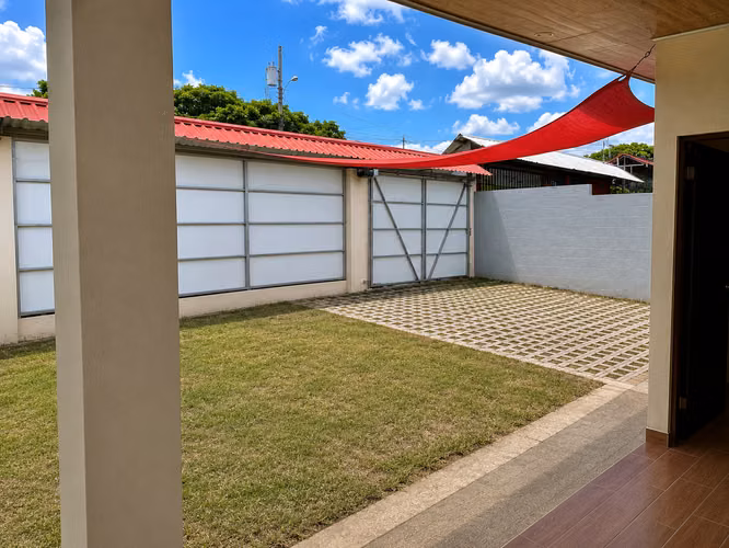 OPORTUNIDAD SE VENDE CASA EN OROTINA – CON USO DE SUELO MIXTO