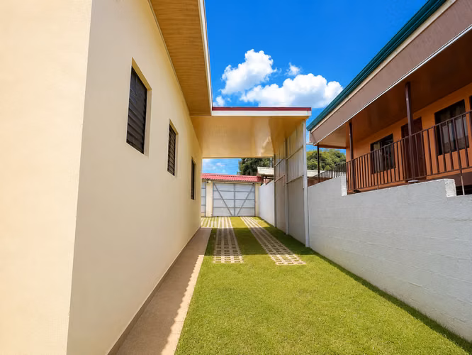 OPORTUNIDAD SE VENDE CASA EN OROTINA – CON USO DE SUELO MIXTO