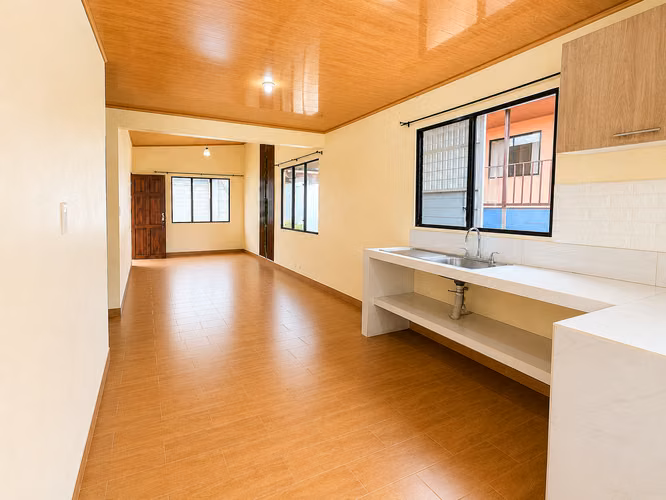 OPORTUNIDAD SE VENDE CASA EN OROTINA – CON USO DE SUELO MIXTO
