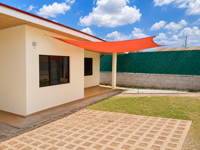 OPORTUNIDAD SE VENDE CASA EN OROTINA – CON USO DE SUELO MIXTO