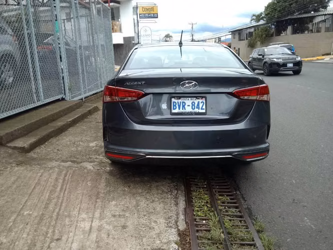 HYUNDAI ACCENT 2022 AUTOMÁTICO - Imagen 5