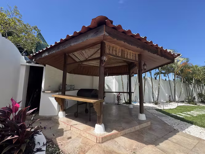 REBAJADA!!!!!! Casa de lujo con piscina en Residencial La Caraña