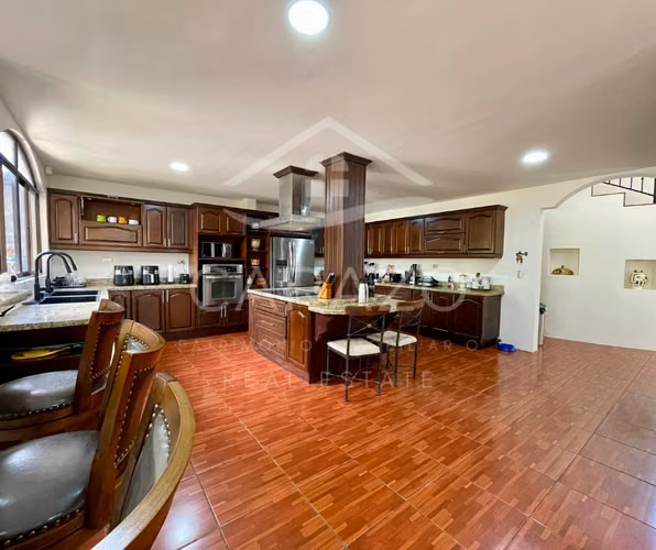 REBAJADA!!!!!! Casa de lujo con piscina en Residencial La Caraña