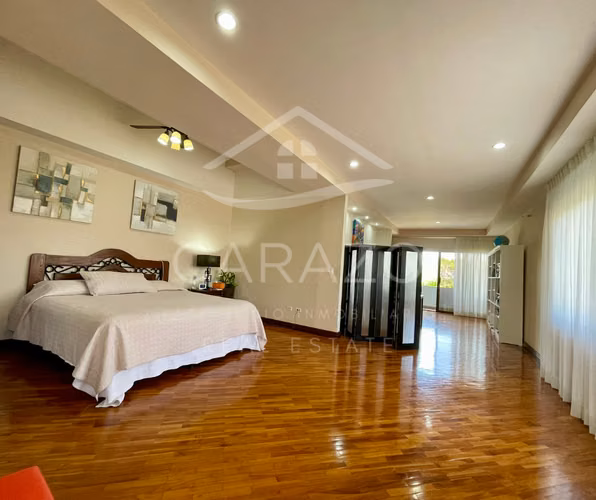 REBAJADA!!!!!! Casa de lujo con piscina en Residencial La Caraña