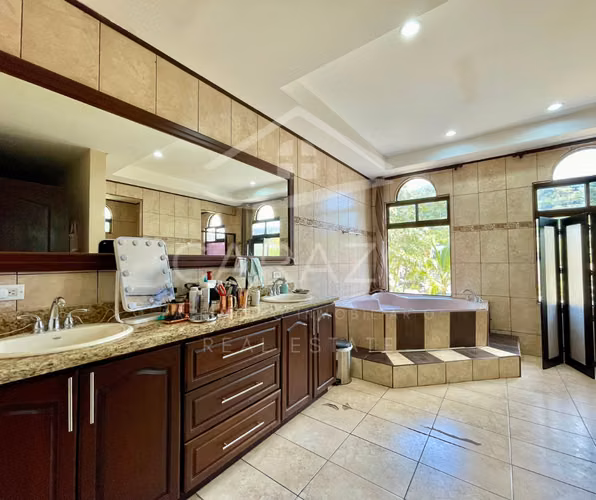 REBAJADA!!!!!! Casa de lujo con piscina en Residencial La Caraña