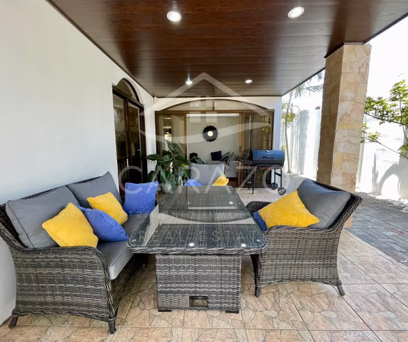 REBAJADA!!!!!! Casa de lujo con piscina en Residencial La Caraña