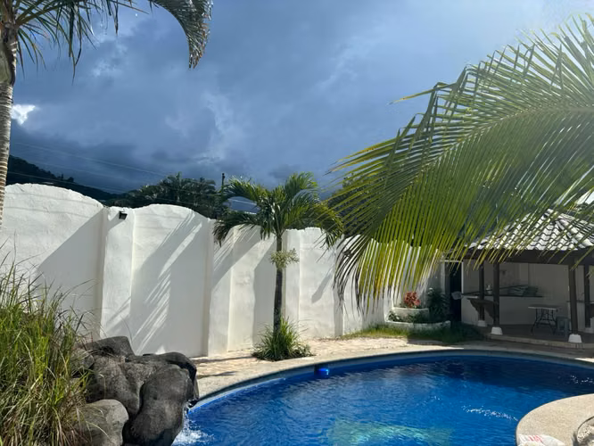 REBAJADA!!!!!! Casa de lujo con piscina en Residencial La Caraña