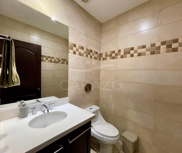 Casa de lujo con piscina en condominio Cerca de Pricesmart Río Oro