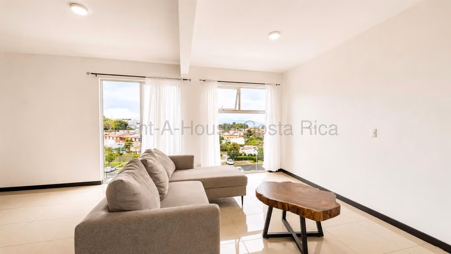 Apartamento en Venta con Amenidades Exclusivas en Torres de Granadilla - Imagen 2