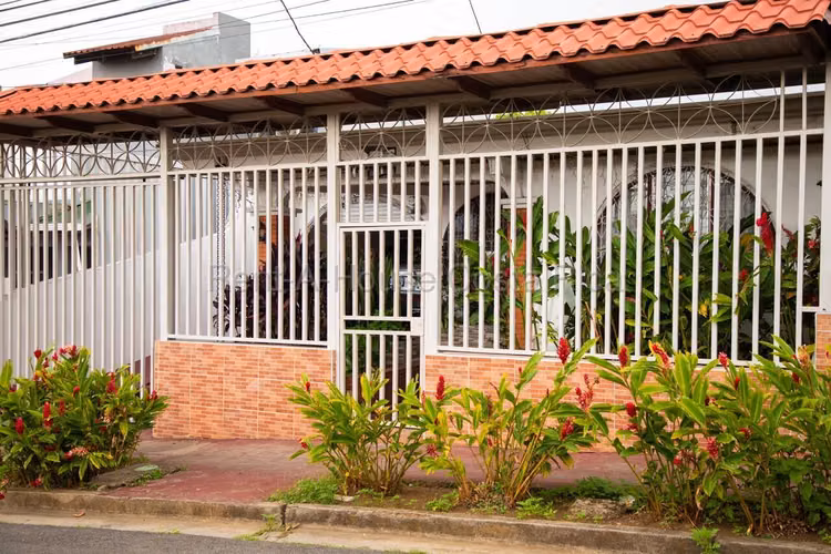 Sale of house a level Invu Las Cañas Alajuela