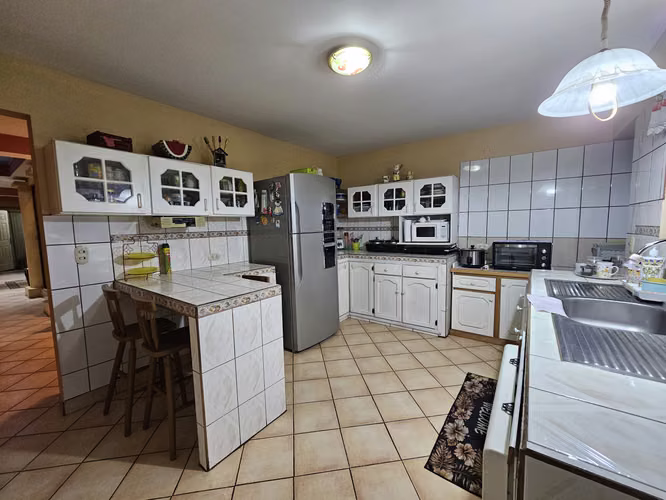 Casa 5 Habitaciones en Santa Lucía, a 2 Km centro Heredia