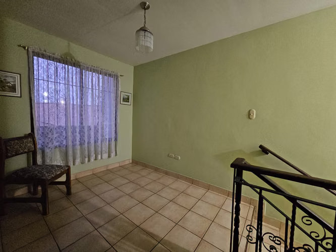 Casa 5 Habitaciones en Santa Lucía, a 2 Km centro Heredia