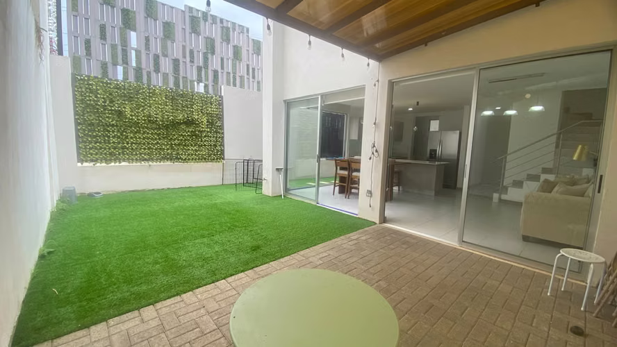 Alquiler de casa amoblada con linea blanca en Condominio Blue, los Arcos de Heredia