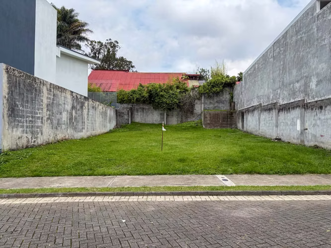 Lot for Sale in Rialto Condominium