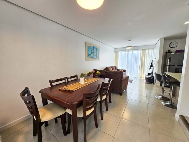 Venta de casa 2 niveles en Cond. Korú,