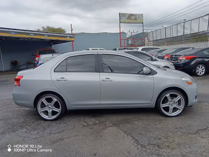 Toyota yaris - Imagen 7