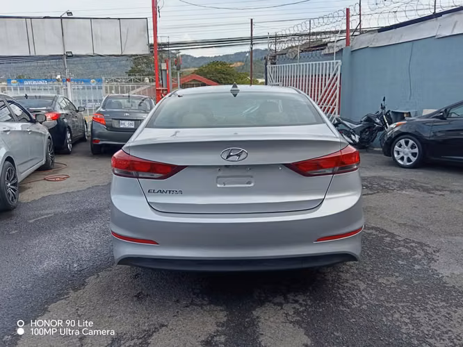 Hyundai elantra - Imagen 5