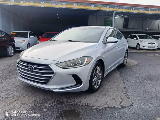 Hyundai elantra - Imagen 1