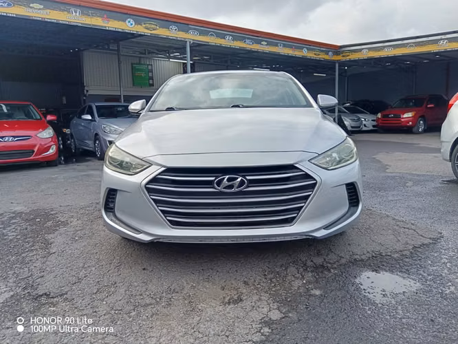 Hyundai elantra - Imagen 8
