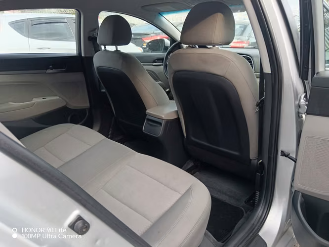 Hyundai elantra - Imagen 6