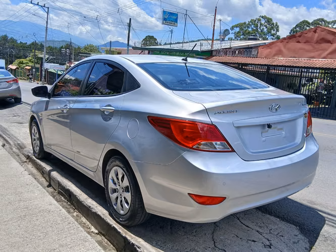Hyundai accent