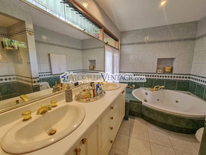 CASA DE UN NIVEL CON USO DE SUELO MIXTO EN SAN RAFAEL ESCAZU / SOBRE CALLE PRINCIPAL - Imagen 15