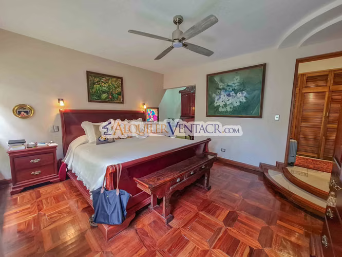 CASA DE UN NIVEL CON USO DE SUELO MIXTO EN SAN RAFAEL ESCAZU / SOBRE CALLE PRINCIPAL - Imagen 8