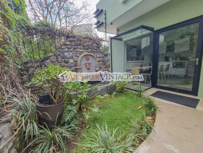 CASA DE UN NIVEL CON USO DE SUELO MIXTO EN SAN RAFAEL ESCAZU / SOBRE CALLE PRINCIPAL - Imagen 10