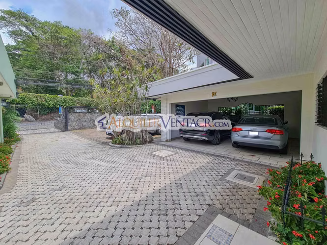 ONE-LEVEL HOUSE WITH MIXED LAND USE IN SAN RAFAEL ESCAZU / ON MAIN STREET