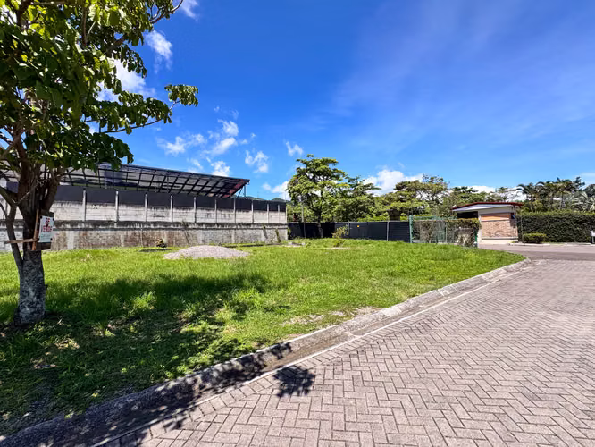 LOTE EN VENTA CONDO- ROBLE , RIO ORO SANTA ANA - Imagen 8