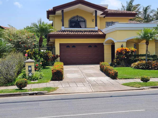 Venta Exclusiva Residencia en Valle del Sol, Santa Ana - Imagen 7