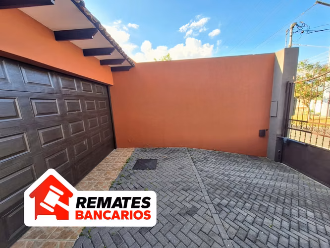 Venta de casa, Bosques de Doña Rosa con piscina propia, Belén, Heredia