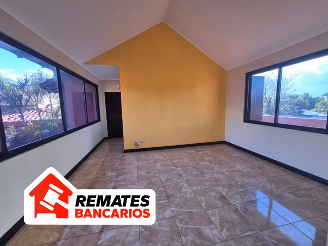 Venta de casa, Bosques de Doña Rosa con piscina propia, Belén, Heredia